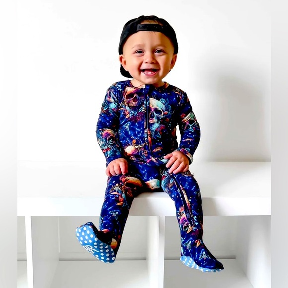 NWT BUMS & ROSES BAMBOO “Sherlock Bones” Footie |Size 18-24 month & 2T - Picture 5 of 6